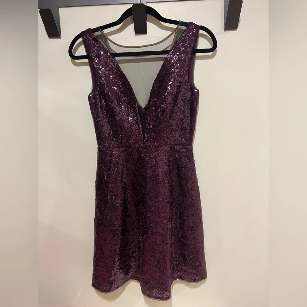 BCBG MAXAZRIA Selina plunging V Deep Plum Sequined Dress - size 2 - Picture 4 of 8